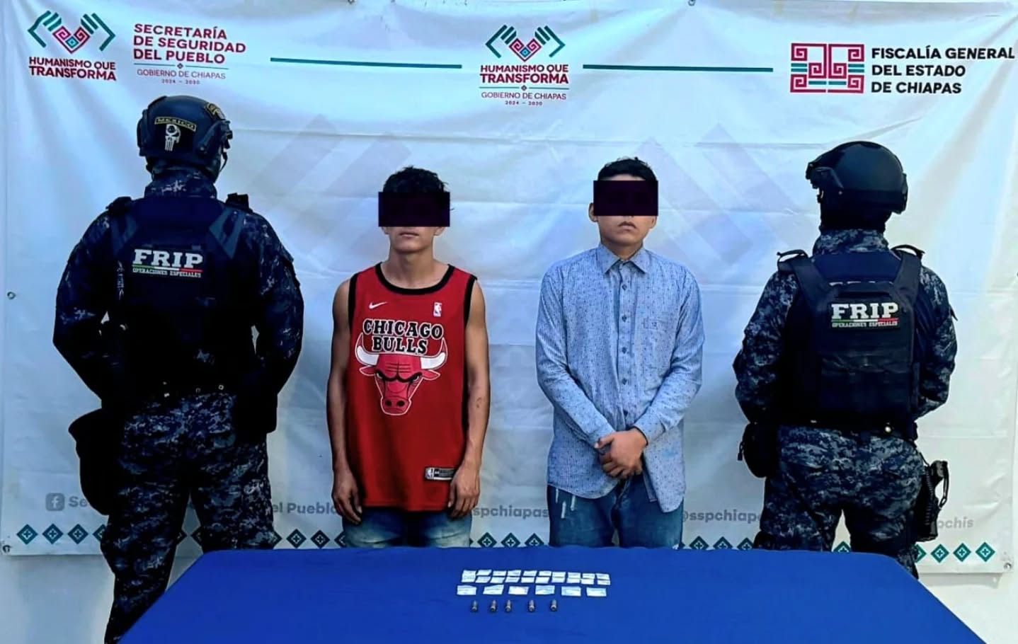 Detienen a dos masculinos con cartuchos útiles y presuntos narcóticos en Tapachula