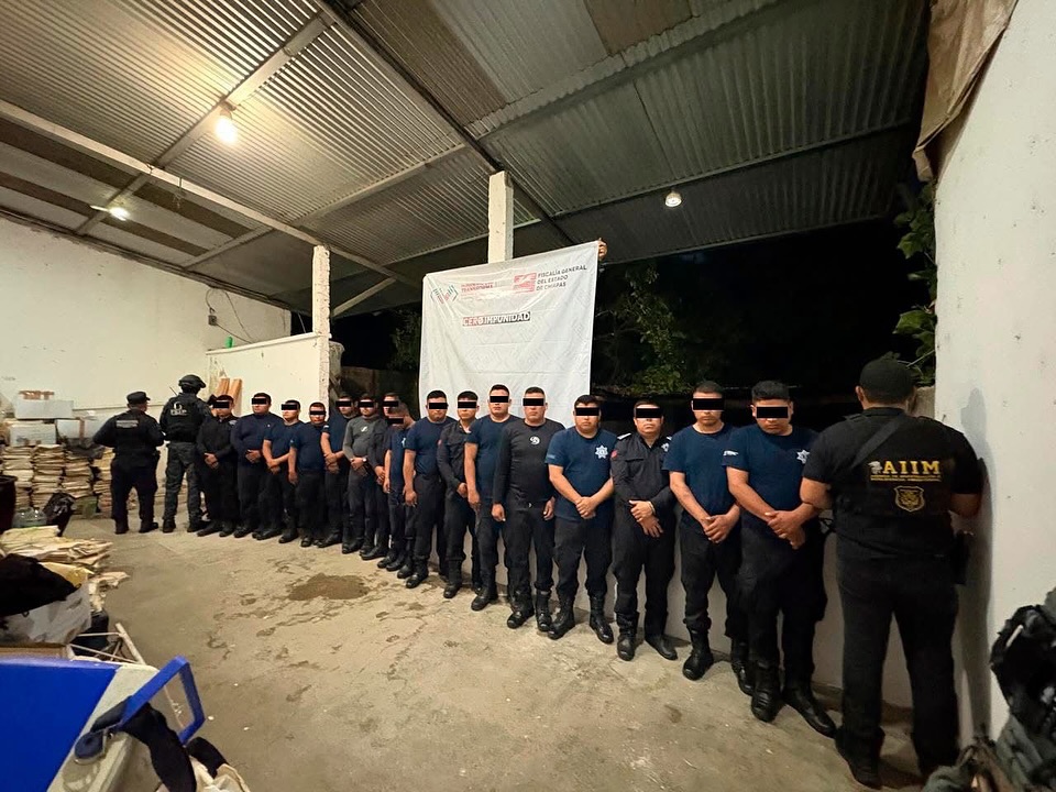 Detienen a 16 presuntos elementos policiales por permitir la fuga de un preso en Chilón.