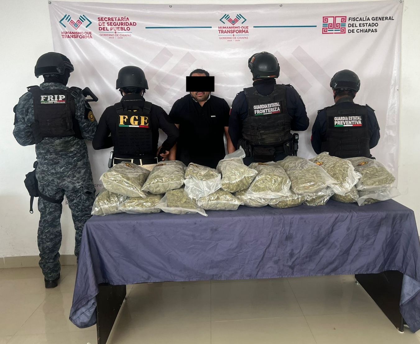 Detienen a sujeto con 17 paquetes de marihuana en Suchiate.