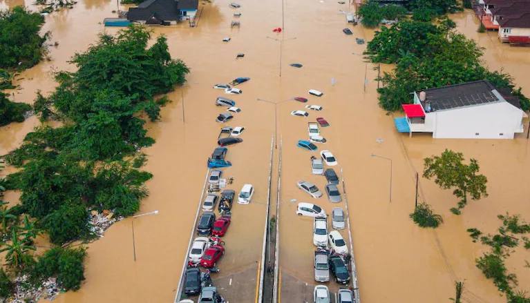 Desastre en Asia: casi 800 muertos y cientos de desaparecidos por inundaciones