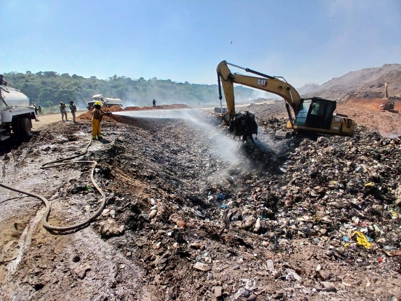 SE ESTIMA 83 POR CIENTO DEL INCENDIO EN BASURERO INTERMUNICIPAL CONTROLADO.