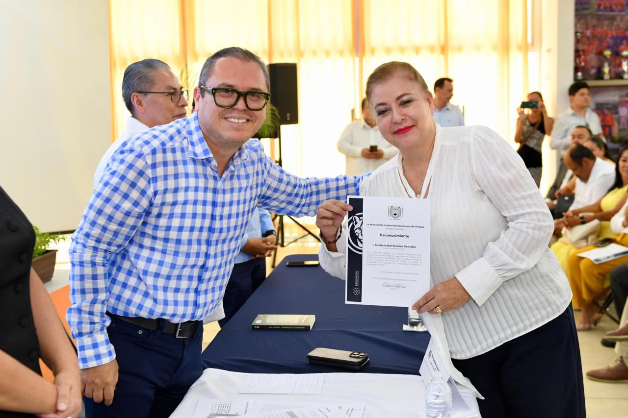 Entregan reconocimientos a 90 docentes de la UNACH acreditados como integrantes del Sistema Estatal de Investigadores