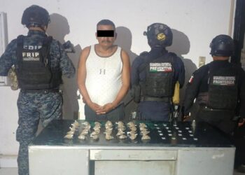 Detienen a hombre con presuntas drogas en Tuzantán