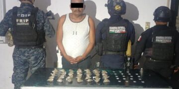 Detienen a hombre con presuntas drogas en Tuzantán