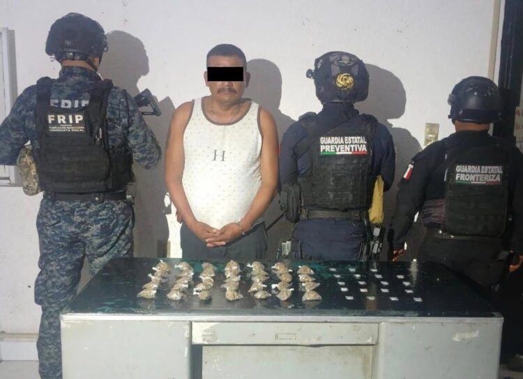 Detienen a hombre con presuntas drogas en Tuzantán