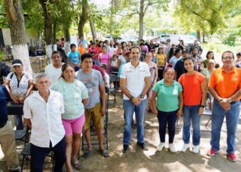 Acerca Ayuntamiento de Tapachula servicios integrales de salud a familias del ejido Morelos