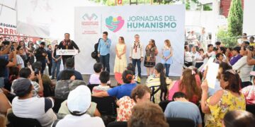 Eduardo Ramírez acerca apoyos y seguridad social a familias de Tuxtla Gutierrez