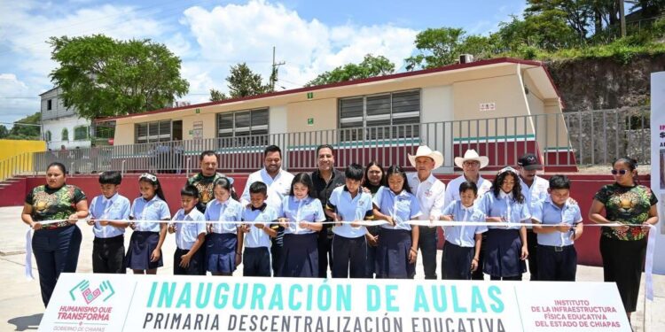 Eduardo Ramírez entrega apoyos al campo y pone en marcha obras prioritarias en la Frailesca