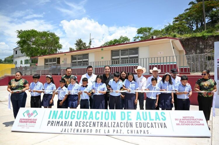 Eduardo Ramírez entrega apoyos al campo y pone en marcha obras prioritarias en la Frailesca