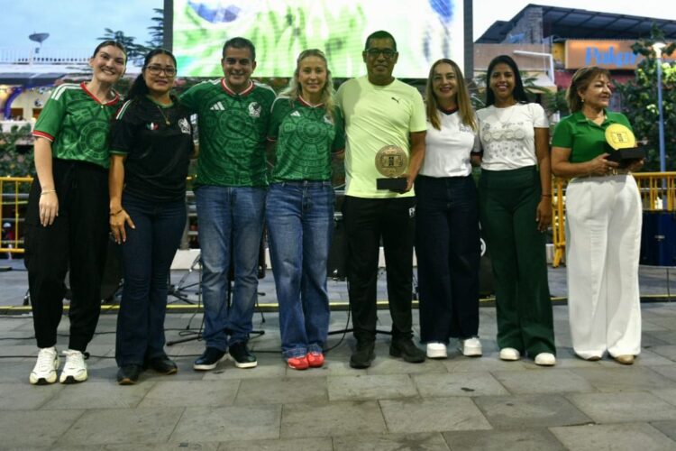 Yamil Melgar reconoce a deportistas y entrenadores de Tapachula por su compromiso con el fútbol formativo