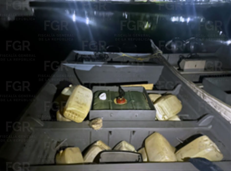 clorhidrato de cocaína en una embarcación.
