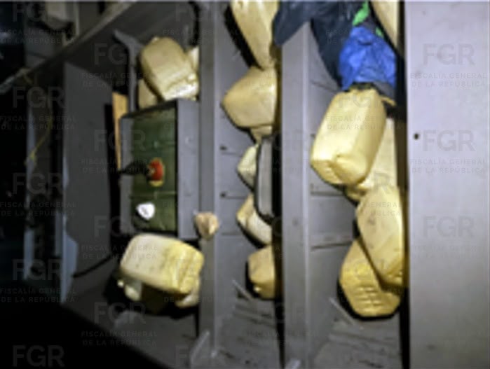clorhidrato de cocaína en una embarcación.
