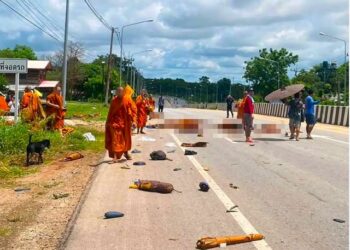 Niño de 11 años arrolla procesión de monjes en Tailandia; ocho muertos y 14 heridos