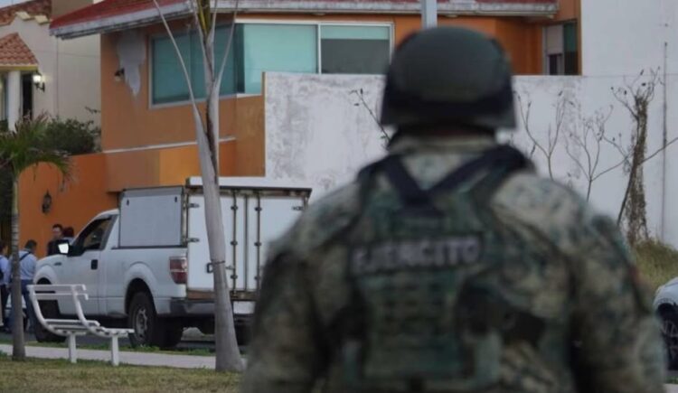FGR busca a tres militares por presunta red de huachicol fiscal