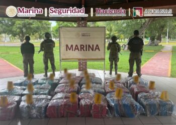 Marina asegura más de una tonelada de cocaína en buque mercante en Michoacán