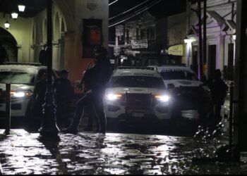 Violenta noche en Michoacán: enfrentamientos dejan un muerto, un herido y bloqueos