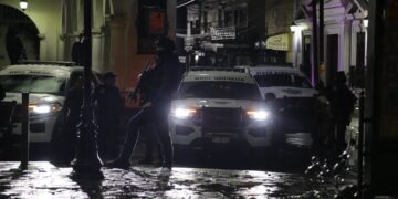 Violenta noche en Michoacán: enfrentamientos dejan un muerto, un herido y bloqueos