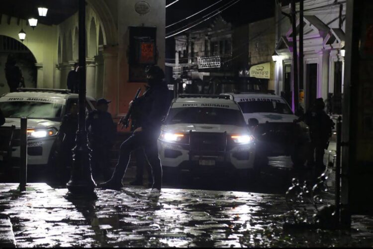Violenta noche en Michoacán: enfrentamientos dejan un muerto, un herido y bloqueos