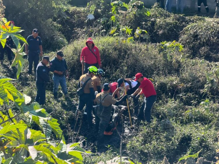 Localizan sin vida al subdirector de la Policía de Santa Clara Ocoyucan tras ser arrastrado por el río Atoyac