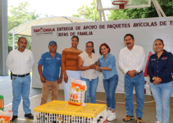 Ayuntamiento de Tapachula fortalece la economía familiar con entrega de paquetes avícolas para jefas de familia