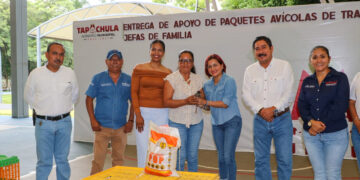 Ayuntamiento de Tapachula fortalece la economía familiar con entrega de paquetes avícolas para jefas de familia