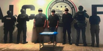 Caen tres presuntos narcomenudistas en Tuzantán; aseguran droga y una motocicleta