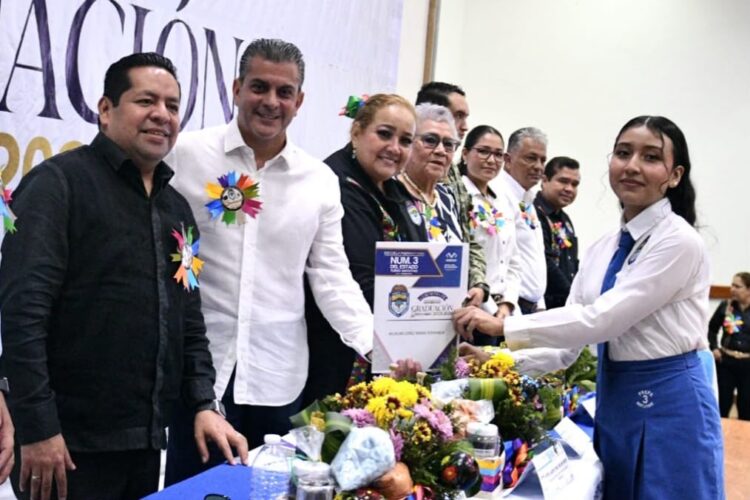 Yamil Melgar reconoce a las nuevas generaciones que construirán el futuro de Tapachula