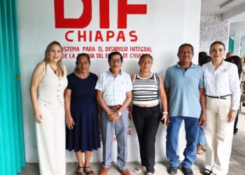 ¡Escuchar es inclusión! SMDIF Tuxtla Chico y Beneficencia Pública entregan aparatos auditivos.