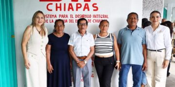 ¡Escuchar es inclusión! SMDIF Tuxtla Chico y Beneficencia Pública entregan aparatos auditivos.