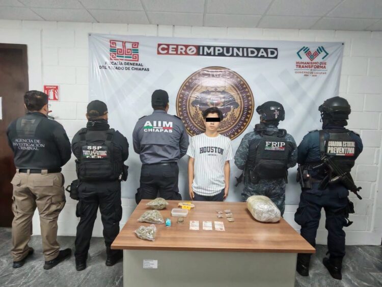 Detienen a hombre con presunta marihuana y un vehículo en Tuxtla Gutiérrez