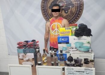 Detienen a hombre por presunto robo en tienda Chedraui de Tuxtla Gutiérrez