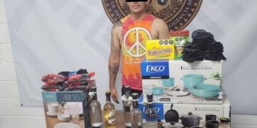 Detienen a hombre por presunto robo en tienda Chedraui de Tuxtla Gutiérrez