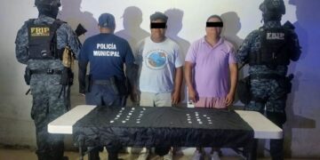 Detienen a dos hombres con presunta droga en Huixtla; aseguran pertenecer al CJNG