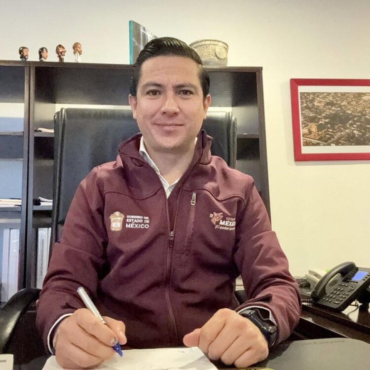 Detienen a exfuncionario del Edomex por presunta venta ilegal de plazas