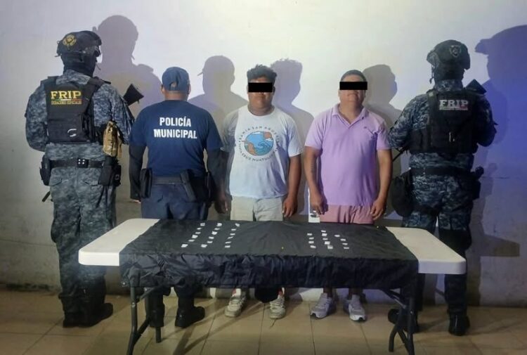 Detienen a dos hombres con presunta droga en Huixtla; aseguran pertenecer al CJNG