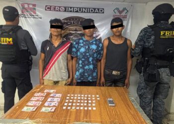 Detienen a tres presuntos narcomenudistas en Ixtapangajoya; aseguran dosis de cristal