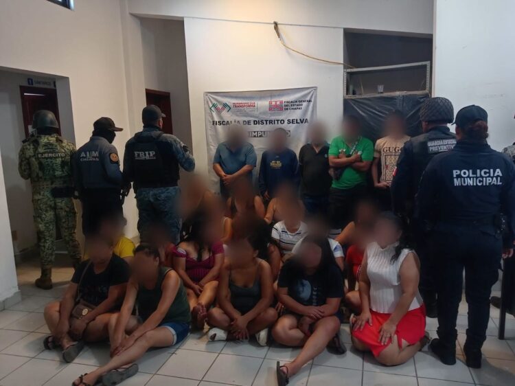 Catean siete establecimientos en Benemérito de Las Américas; aseguran a 26 personas y droga