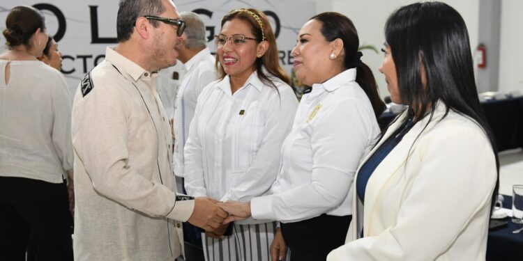 Llama Oswaldo Chacón a fortalecer el crecimiento y la calidad académica de la UNACH