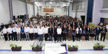 Entrega UNACH documentos del programa TUPHOGA a 129 egresados de posgrado