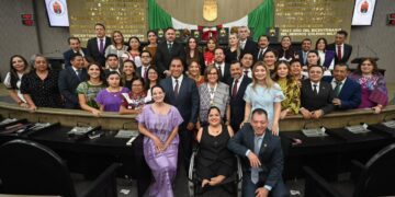 Gobernador Eduardo Ramírez Aguilar impone medalla “Rosario Castellanos” a Malú Mícher