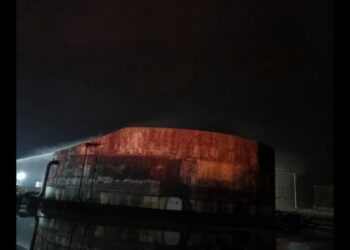 Pemex controla incendio en tanque de almacenamiento fuera de operación en la Batería de Separación Sitio Grande