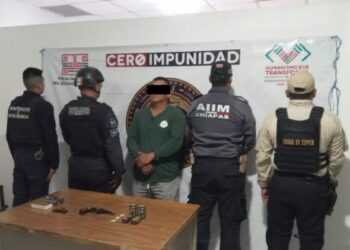 Detienen a hombre con arma y presunta droga en Tapachula
