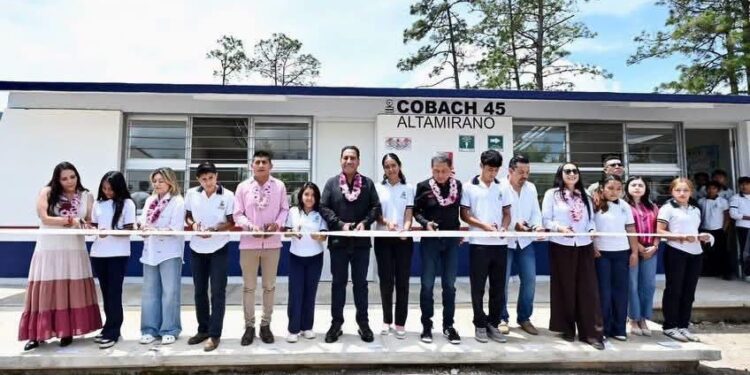 Eduardo Ramírez impulsa obras para fortalecer la educación y la conectividad en Comitán y Altamirano