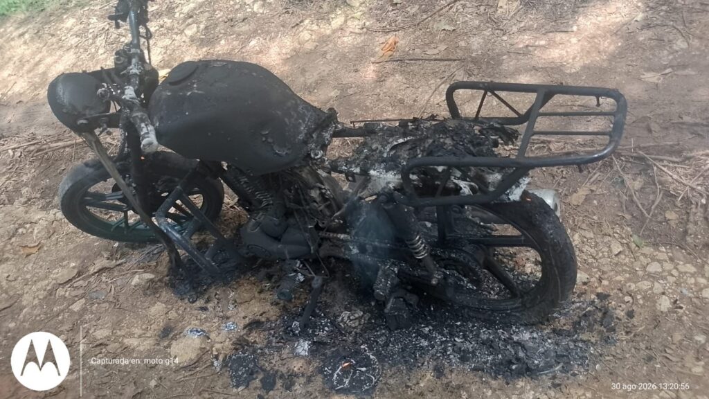 Fotografía moto quemada, caso Pueblo Nuevo