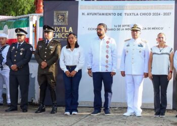Junto a la Marina Armada de México, la SEDENA y la Guardia Nacional, el Gobierno de Tuxtla Chico rinde homenaje por el 216 Aniversario de la Independencia de México.