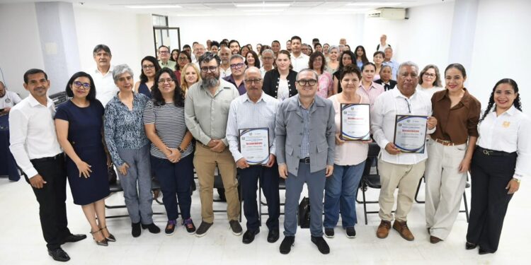 Reconoce UNACH el legado de los fundadores del Doctorado en Estudios Regionales