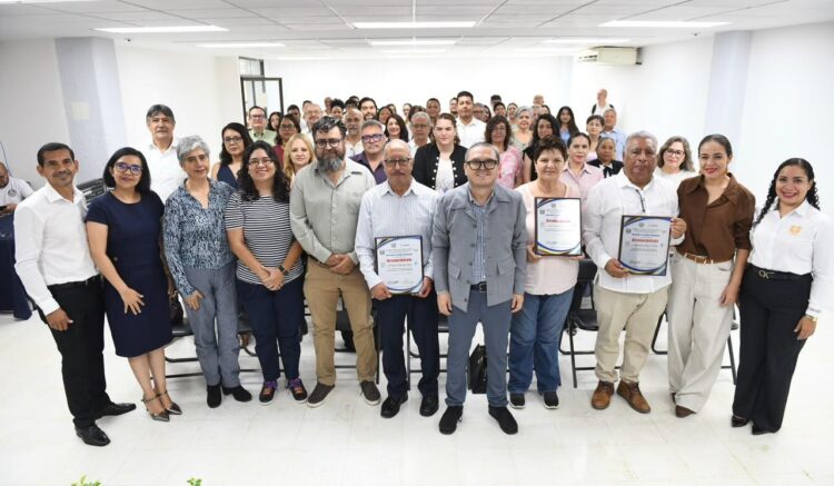 Reconoce UNACH el legado de los fundadores del Doctorado en Estudios Regionales
