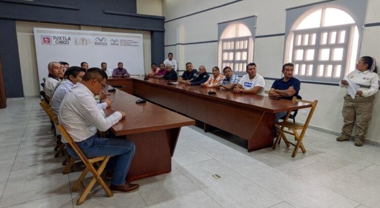 Consejo Municipal de Protección Civil Tuxtla Chico en sesión permanente por el paso de la Onda Tropical No 41.