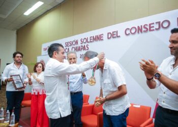 Yamil Melgar consolida histórica Medalla Fray Matías de Córdova