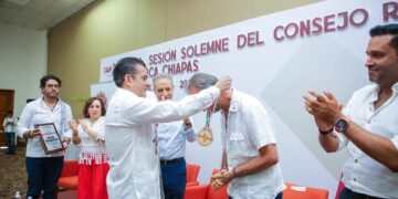 Yamil Melgar consolida histórica Medalla Fray Matías de Córdova